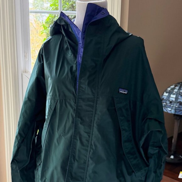 Men's Patagonia Waterproof Windbreaker, Size M, Hunter Green w/ Purple Accents - Picture 1 of 7